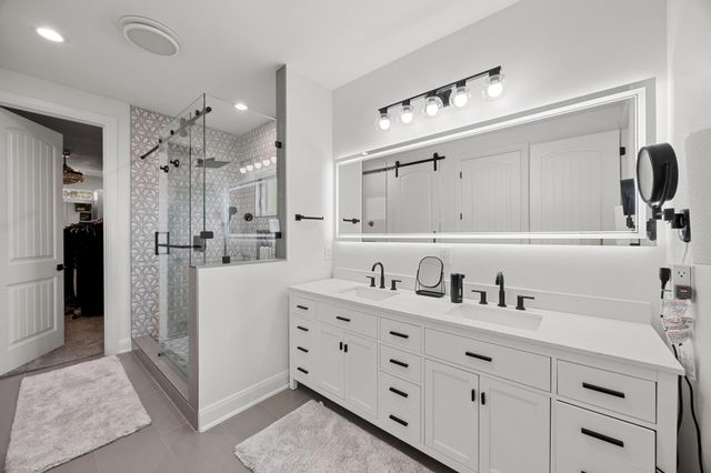 9008 Hobby LN, Jonestown, TX 78645