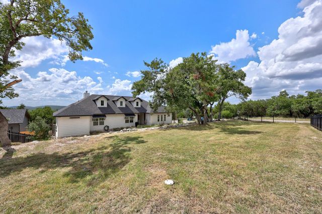 9008 Hobby LN, Jonestown, TX 78645