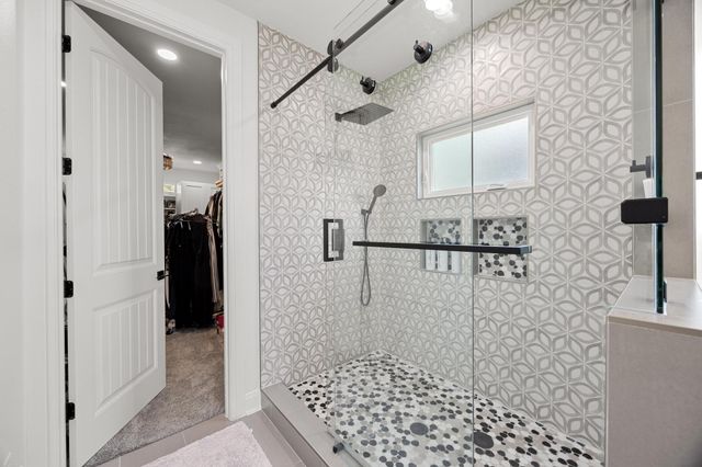 9008 Hobby LN, Jonestown, TX 78645