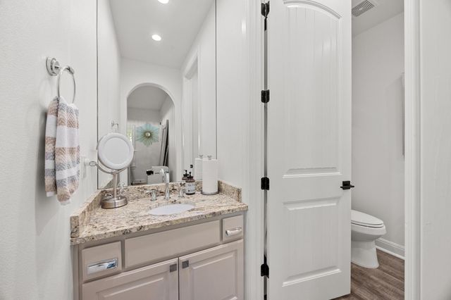 9008 Hobby LN, Jonestown, TX 78645