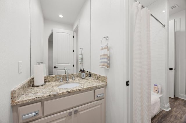 9008 Hobby LN, Jonestown, TX 78645