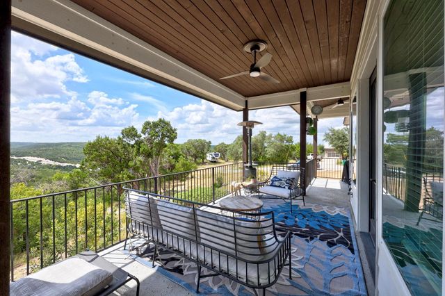 9008 Hobby LN, Jonestown, TX 78645