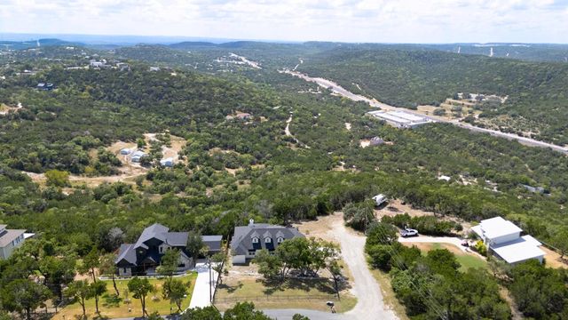 9008 Hobby LN, Jonestown, TX 78645