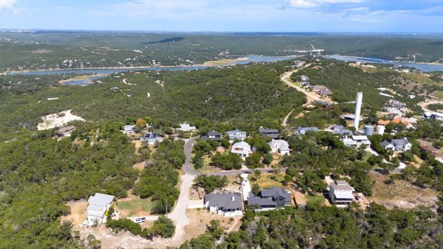 9008 Hobby LN, Jonestown, TX 78645