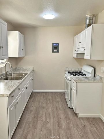1221 W Brook, Santa Ana, CA 92703