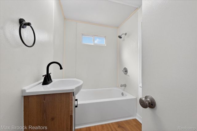 23817 Willard Avenue, Warren, MI 48089