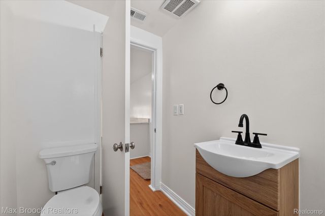 23817 Willard Avenue, Warren, MI 48089