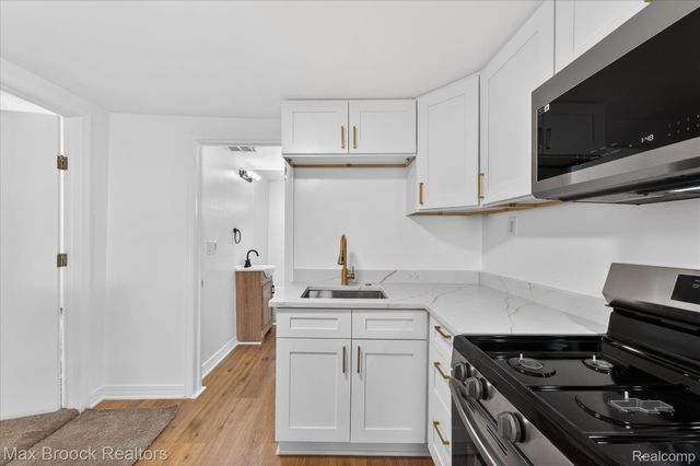 23817 Willard Avenue, Warren, MI 48089