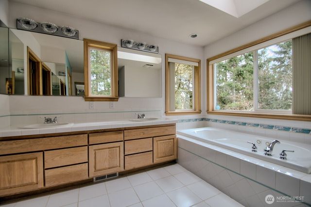 4716 D'Milluhr Drive NE, Olympia, WA 98516