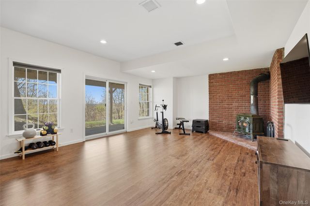 8 Deer Run Court, North Salem, NY 10560
