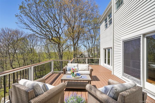 8 Deer Run Court, North Salem, NY 10560