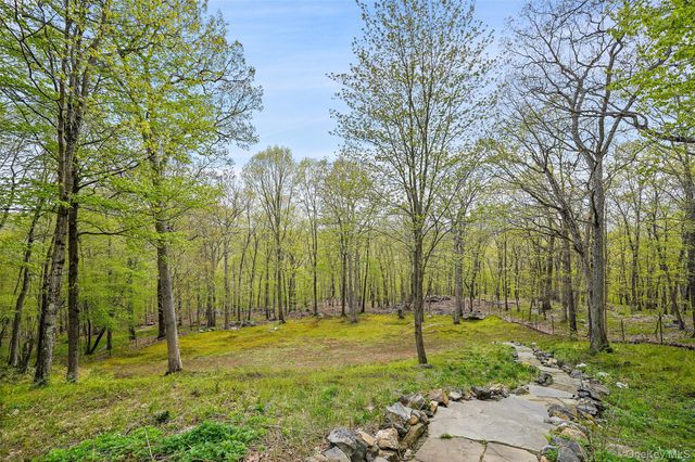 8 Deer Run Court, North Salem, NY 10560