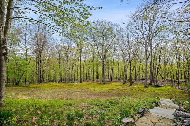 8 Deer Run Court, North Salem, NY 10560