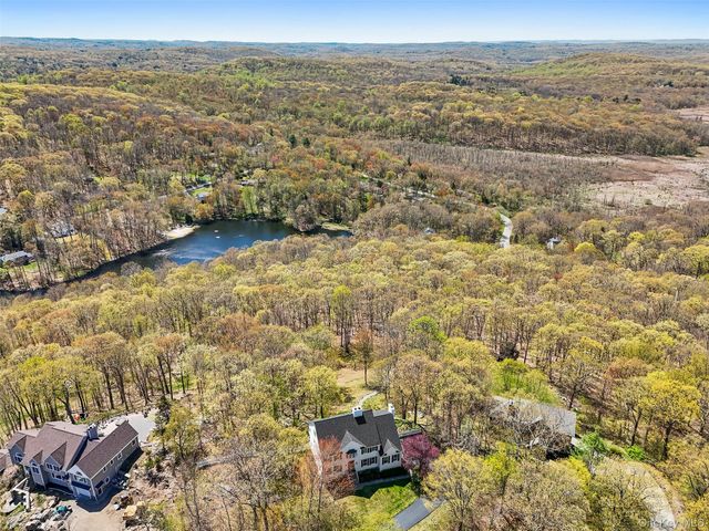 8 Deer Run Court, North Salem, NY 10560
