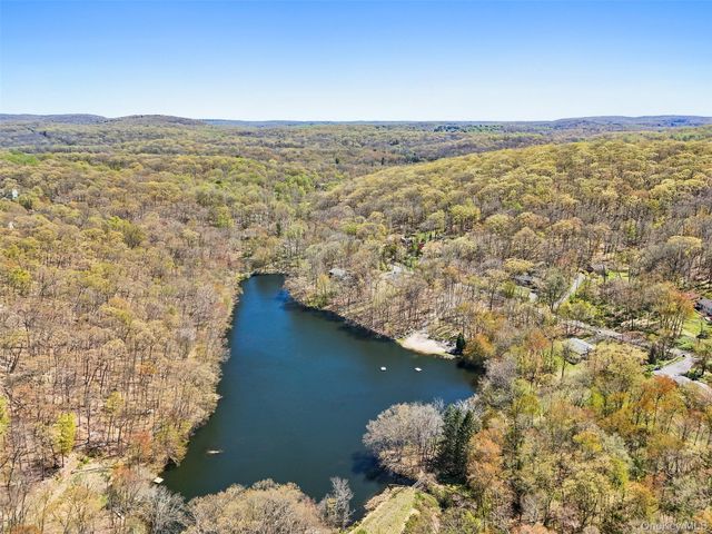 8 Deer Run Court, North Salem, NY 10560