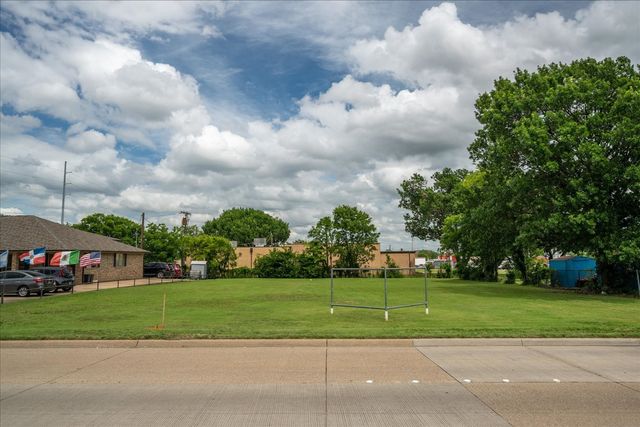 212 N 1st Street, Garland, TX 75040