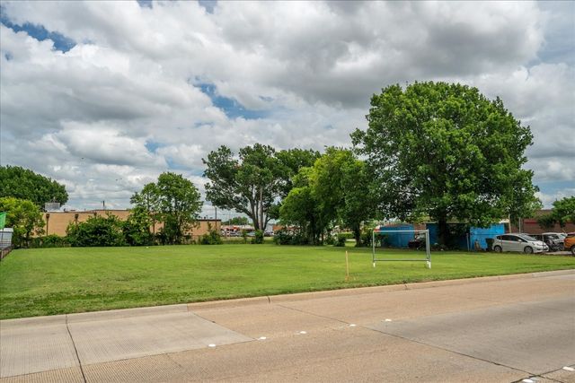 212 N 1st Street, Garland, TX 75040