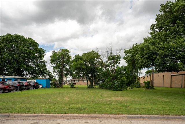 212 N 1st Street, Garland, TX 75040