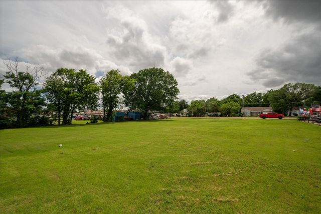 212 N 1st Street, Garland, TX 75040
