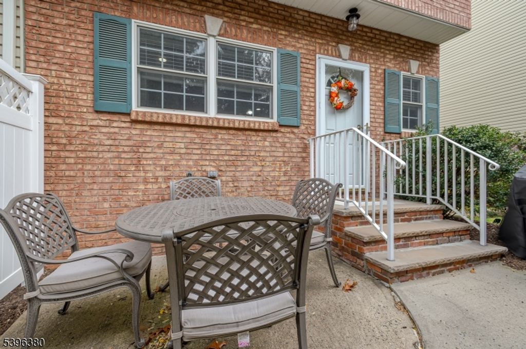 7 Riga Ct, Scotch Plains Twp., NJ 07076