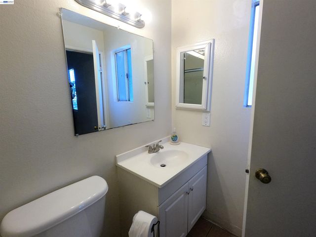 1566 Pine Ave 103A, Long Beach, CA 90813