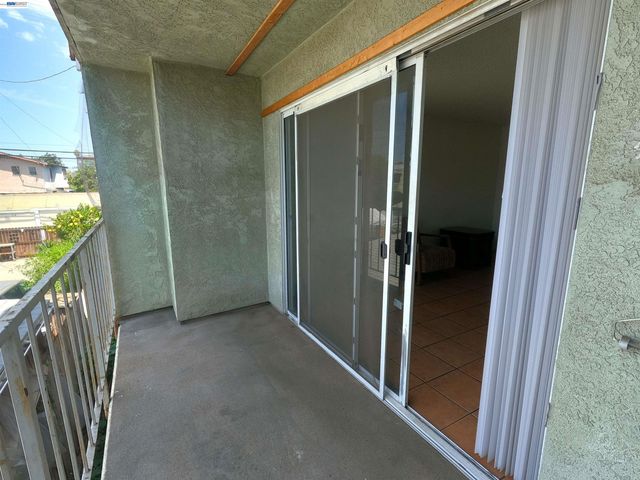 1566 Pine Ave 103A, Long Beach, CA 90813