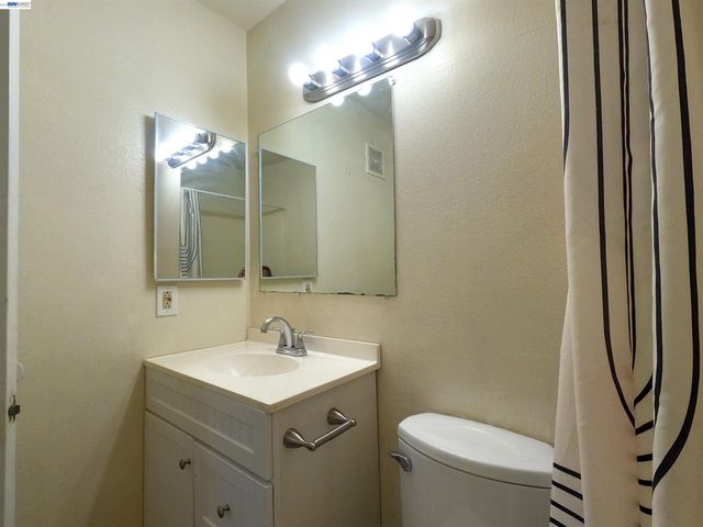 1566 Pine Ave 103A, Long Beach, CA 90813