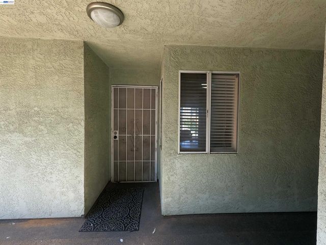 1566 Pine Ave 103A, Long Beach, CA 90813