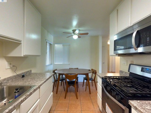 1566 Pine Ave 103A, Long Beach, CA 90813