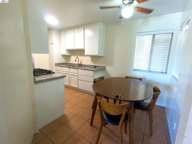 1566 Pine Ave 103A, Long Beach, CA 90813