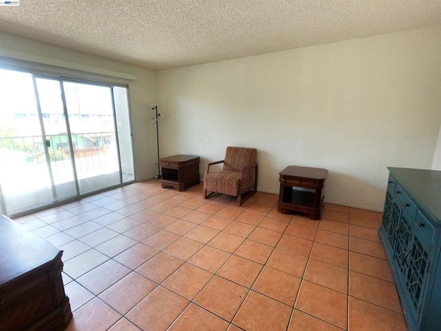 1566 Pine Ave 103A, Long Beach, CA 90813