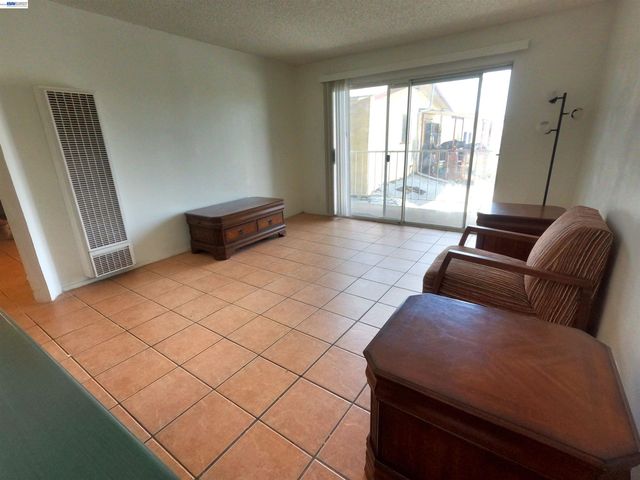 1566 Pine Ave 103A, Long Beach, CA 90813