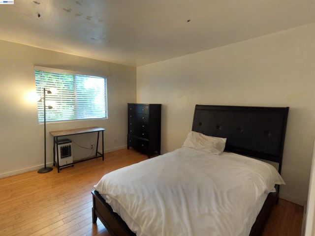1566 Pine Ave 103A, Long Beach, CA 90813