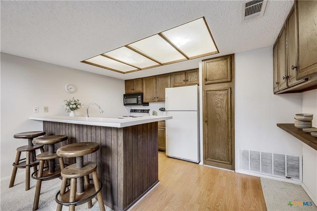 133 Comanche PT, Point Venture, TX 78645