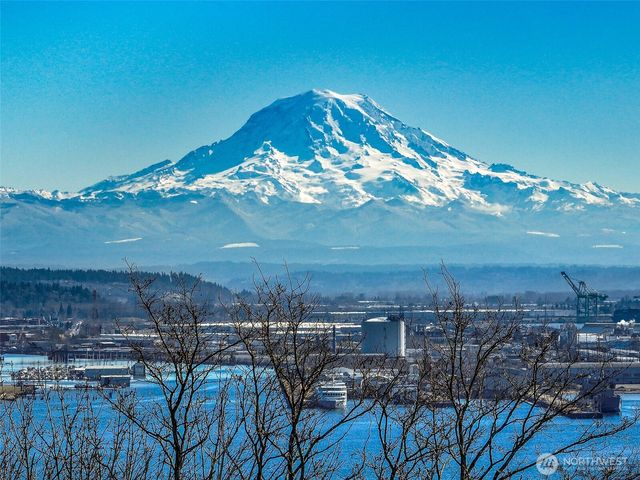 4520 Kennedy Road NE, Tacoma, WA 98422