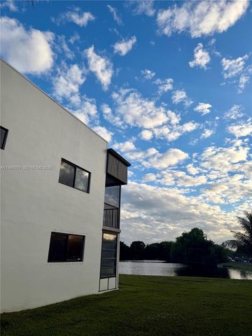 9920 NW 68th Pl 110, Tamarac, FL 33321