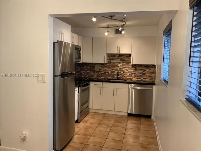 9920 NW 68th Pl 110, Tamarac, FL 33321