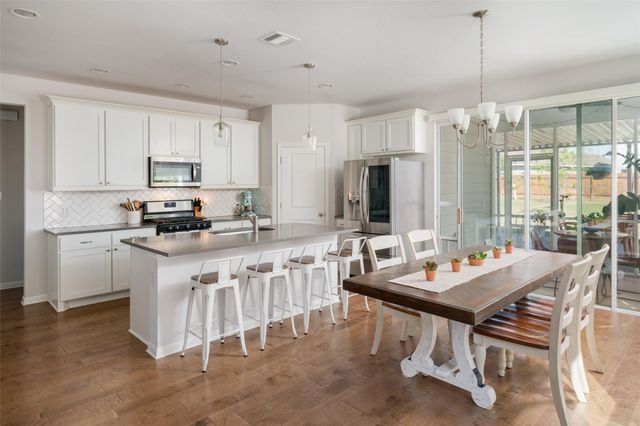 348 Lacey Oak LOOP, San Marcos, TX 78666