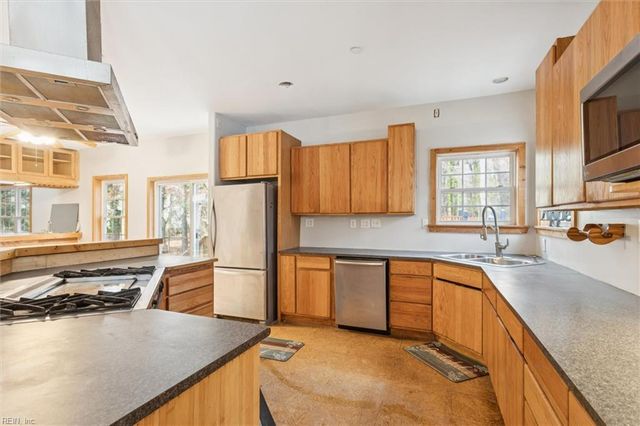 706 Yorktown RD, Poquoson, VA 23662