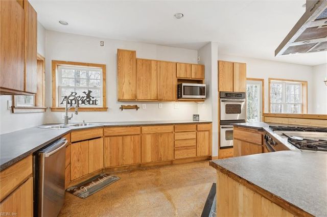 706 Yorktown RD, Poquoson, VA 23662