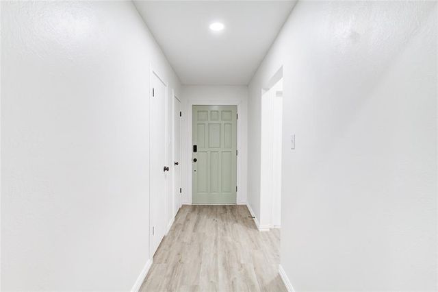 1404 Hillcrest DR, Taylor, TX 76574