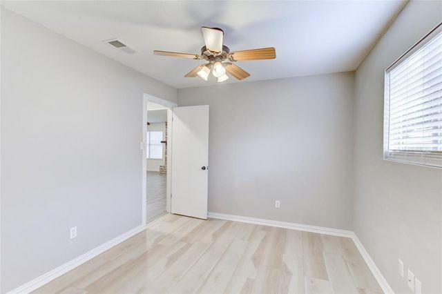 1404 Hillcrest DR, Taylor, TX 76574