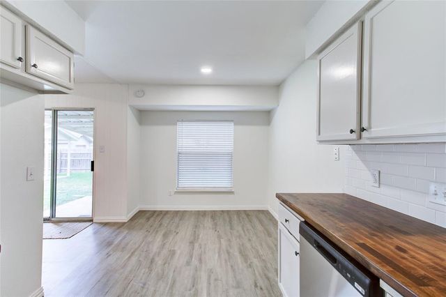 1404 Hillcrest DR, Taylor, TX 76574