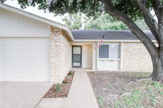 1404 Hillcrest DR, Taylor, TX 76574