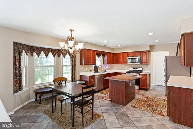 7 CRYSTAL CT, Sicklerville, NJ 08081