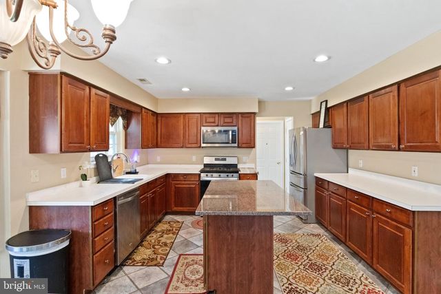 7 CRYSTAL CT, Sicklerville, NJ 08081