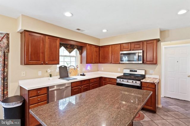 7 CRYSTAL CT, Sicklerville, NJ 08081