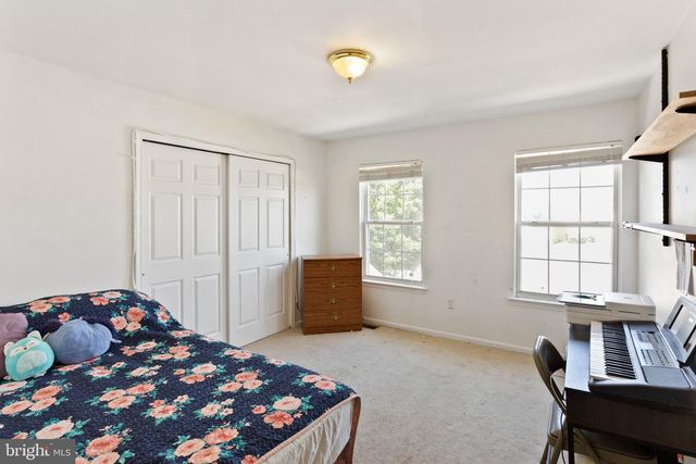 7 CRYSTAL CT, Sicklerville, NJ 08081
