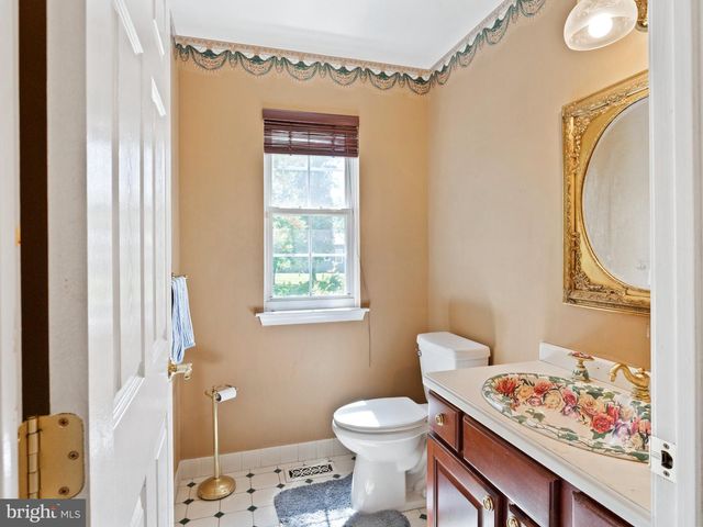 7 CRYSTAL CT, Sicklerville, NJ 08081