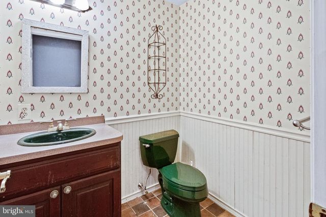 7 CRYSTAL CT, Sicklerville, NJ 08081